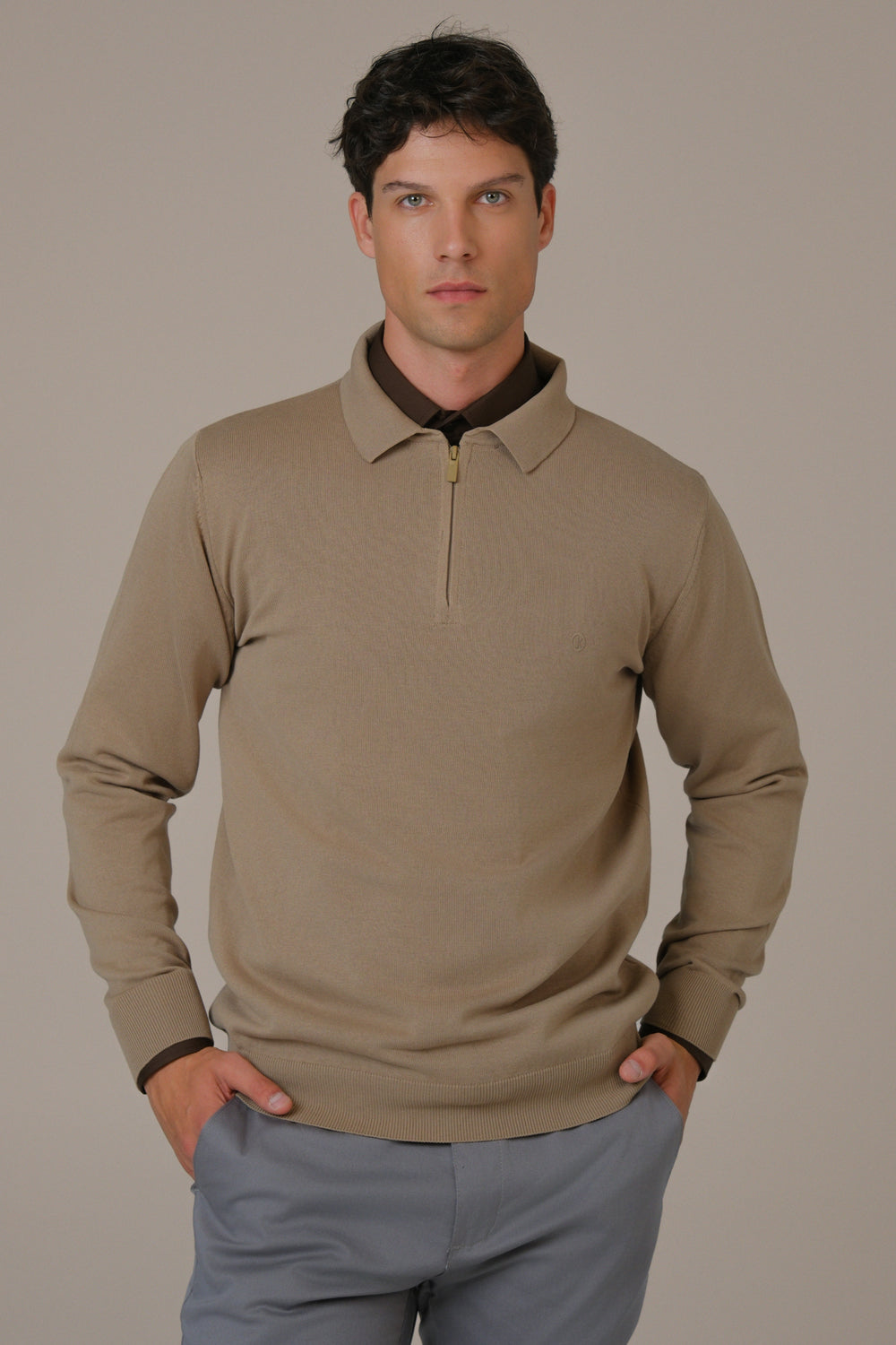 Muški džemper sa kragnom bež