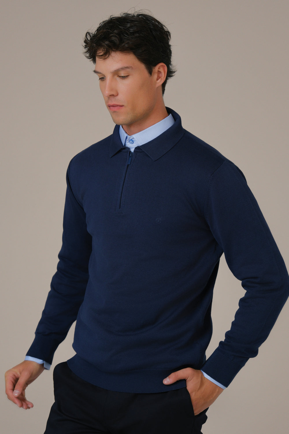 Muški džemper sa kragnom teget