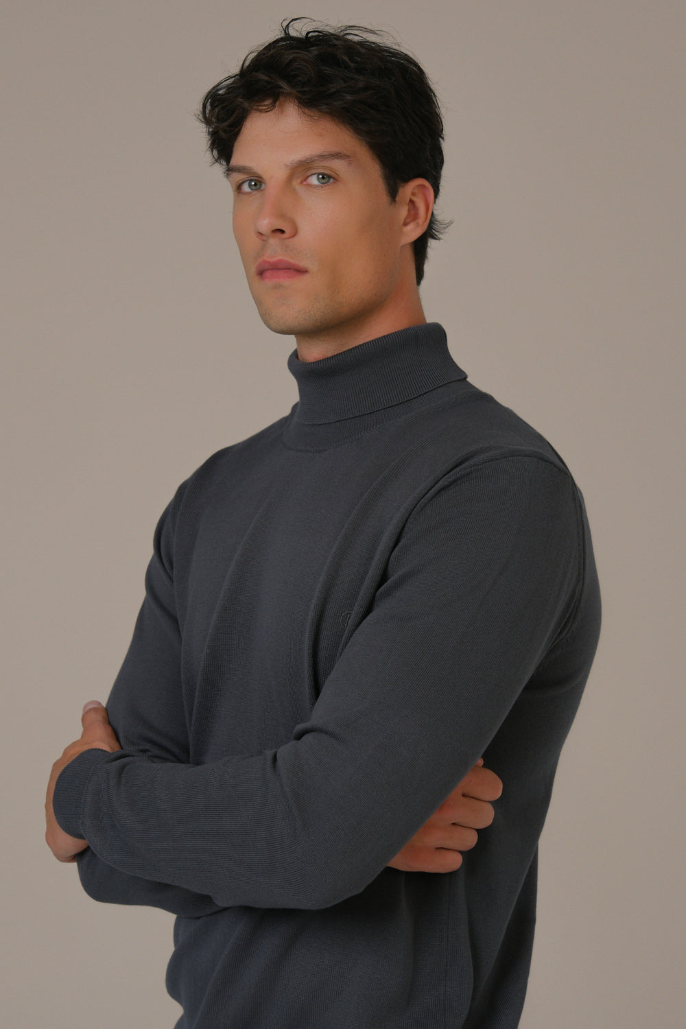 Muška rolka tamno siva