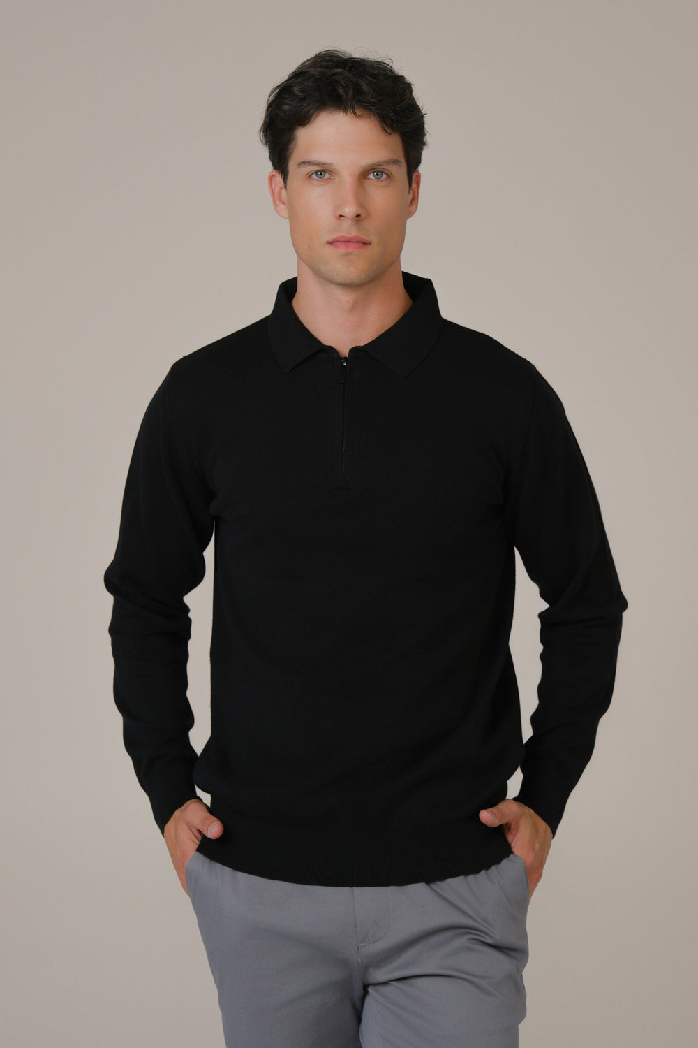 Muški džemper sa kragnom crni