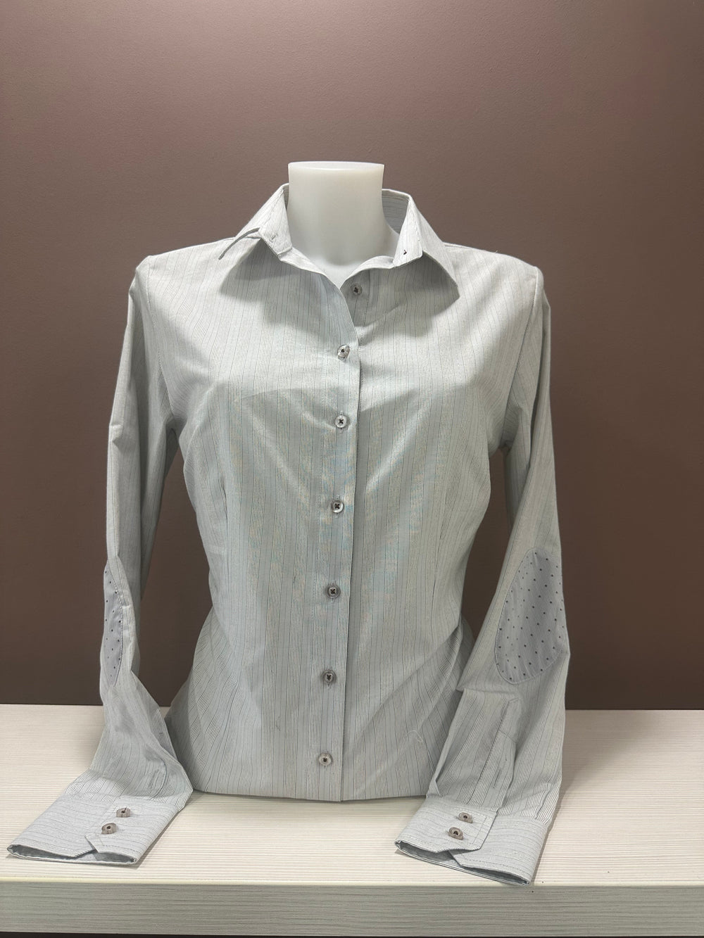 Ženska košulja sa zakrpom