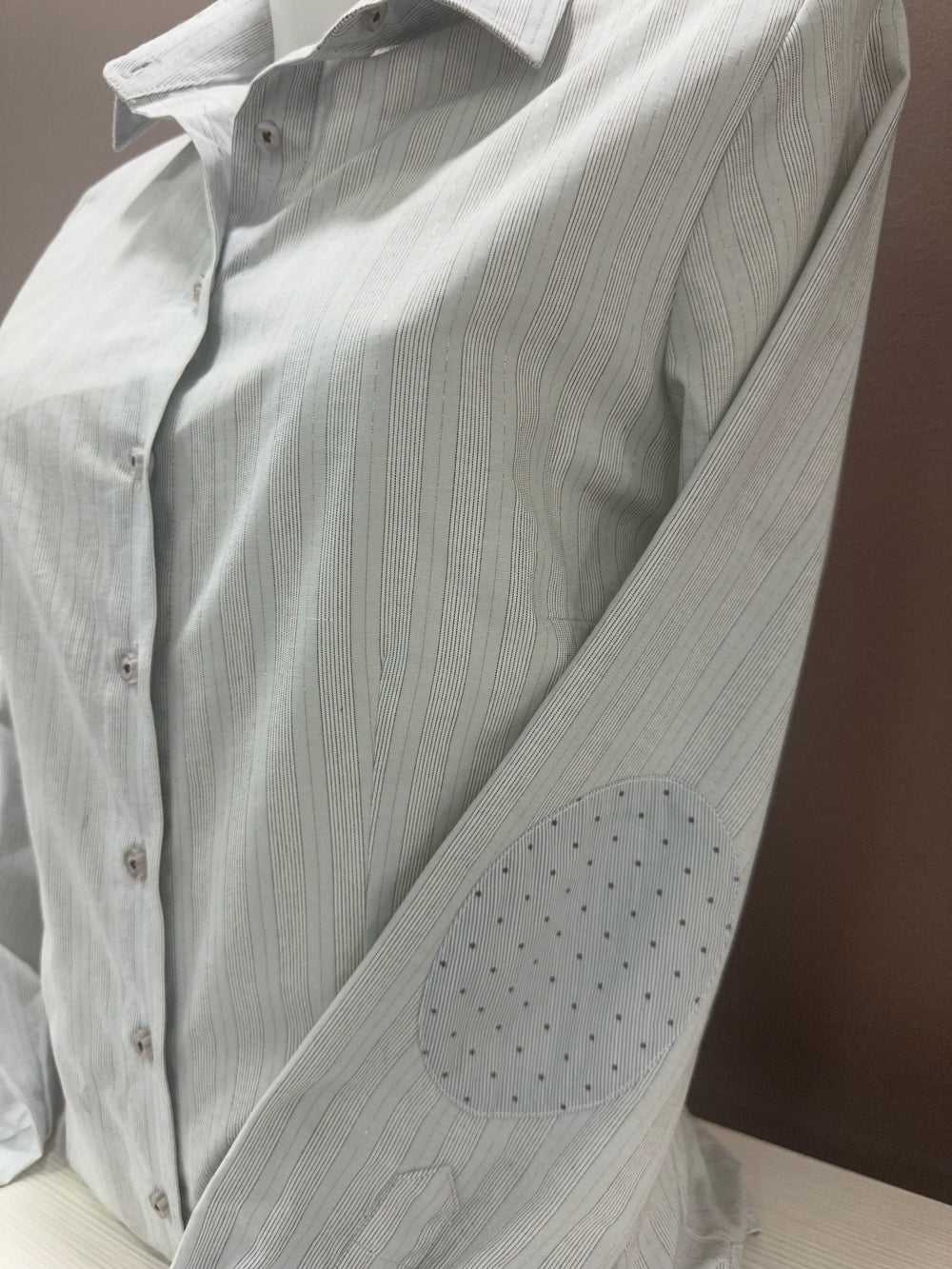 Ženska košulja sa zakrpom