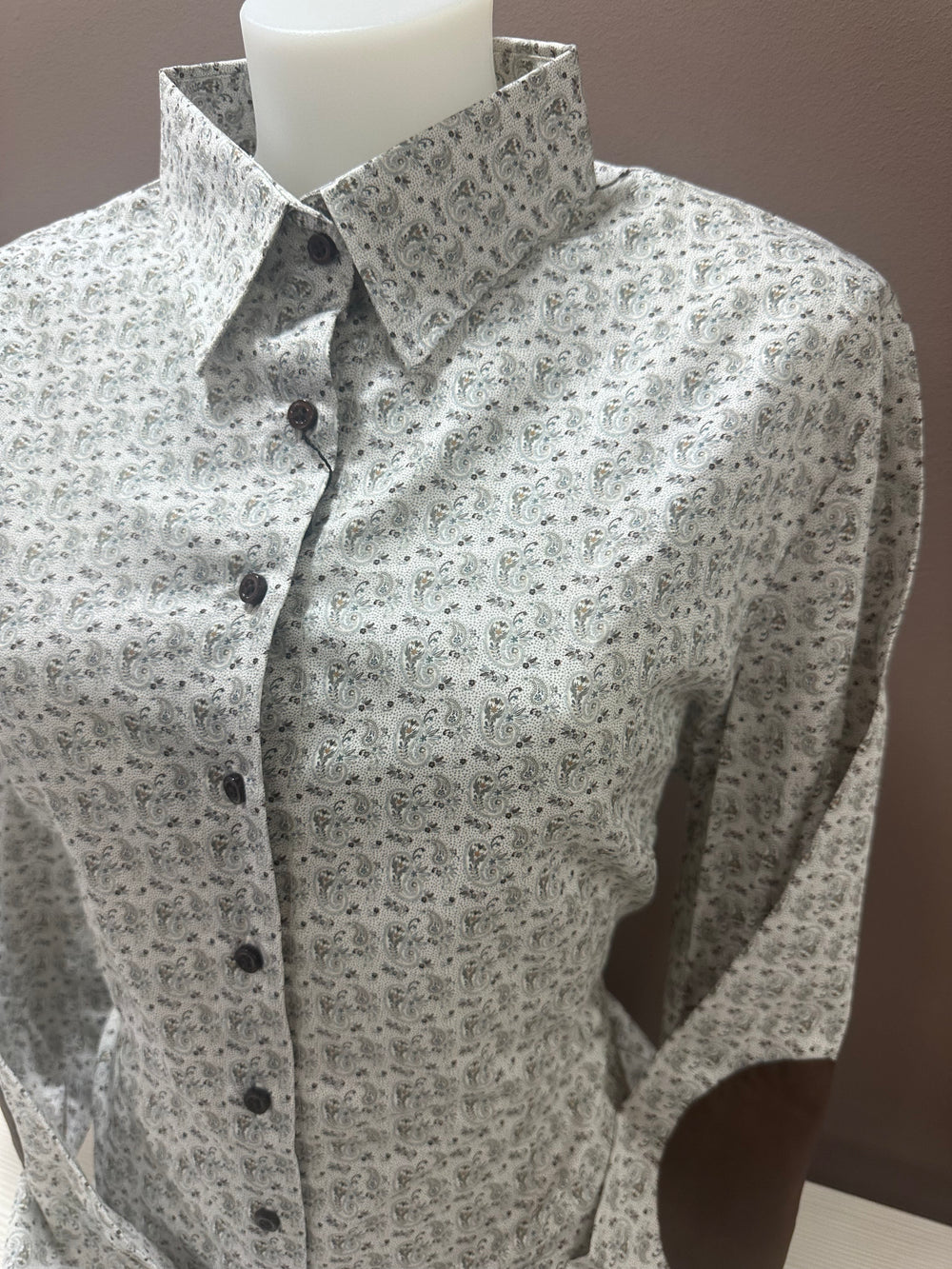 Ženska košulja sa zakrpom