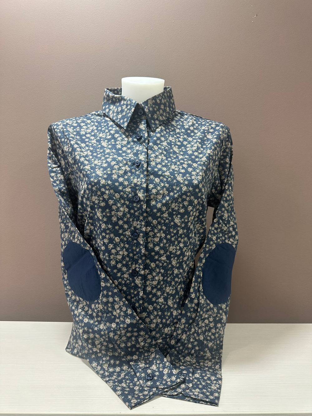 Ženska košulja sa zakrpom