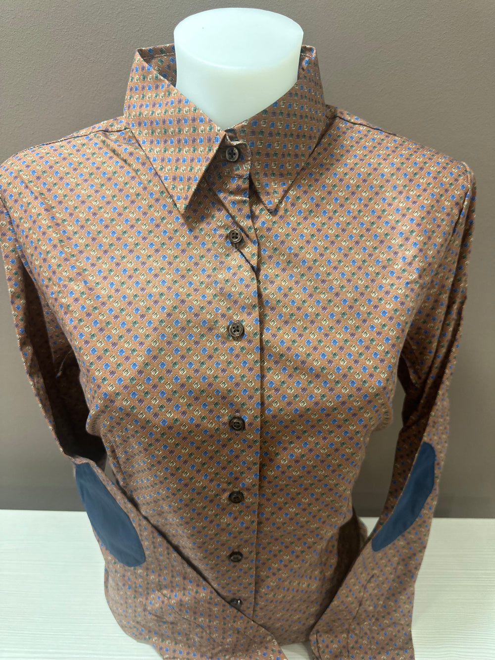 Ženska košulja sa zakrpom