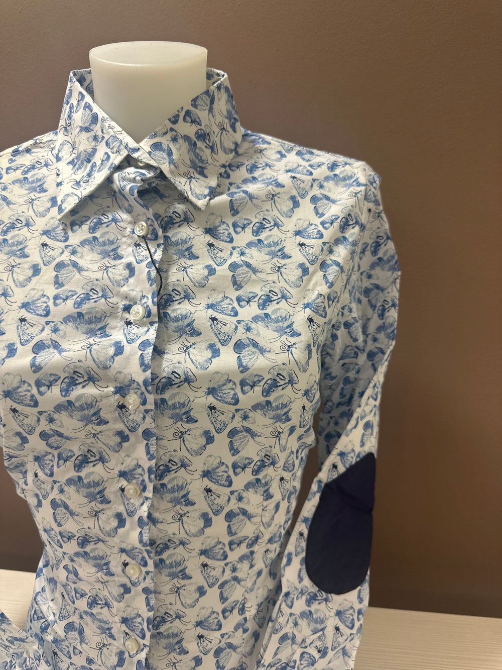 Ženska košulja sa zakrpom