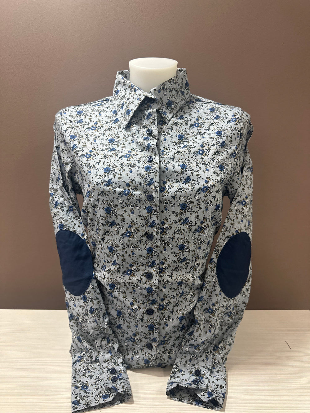 Ženska košulja sa zakrpom