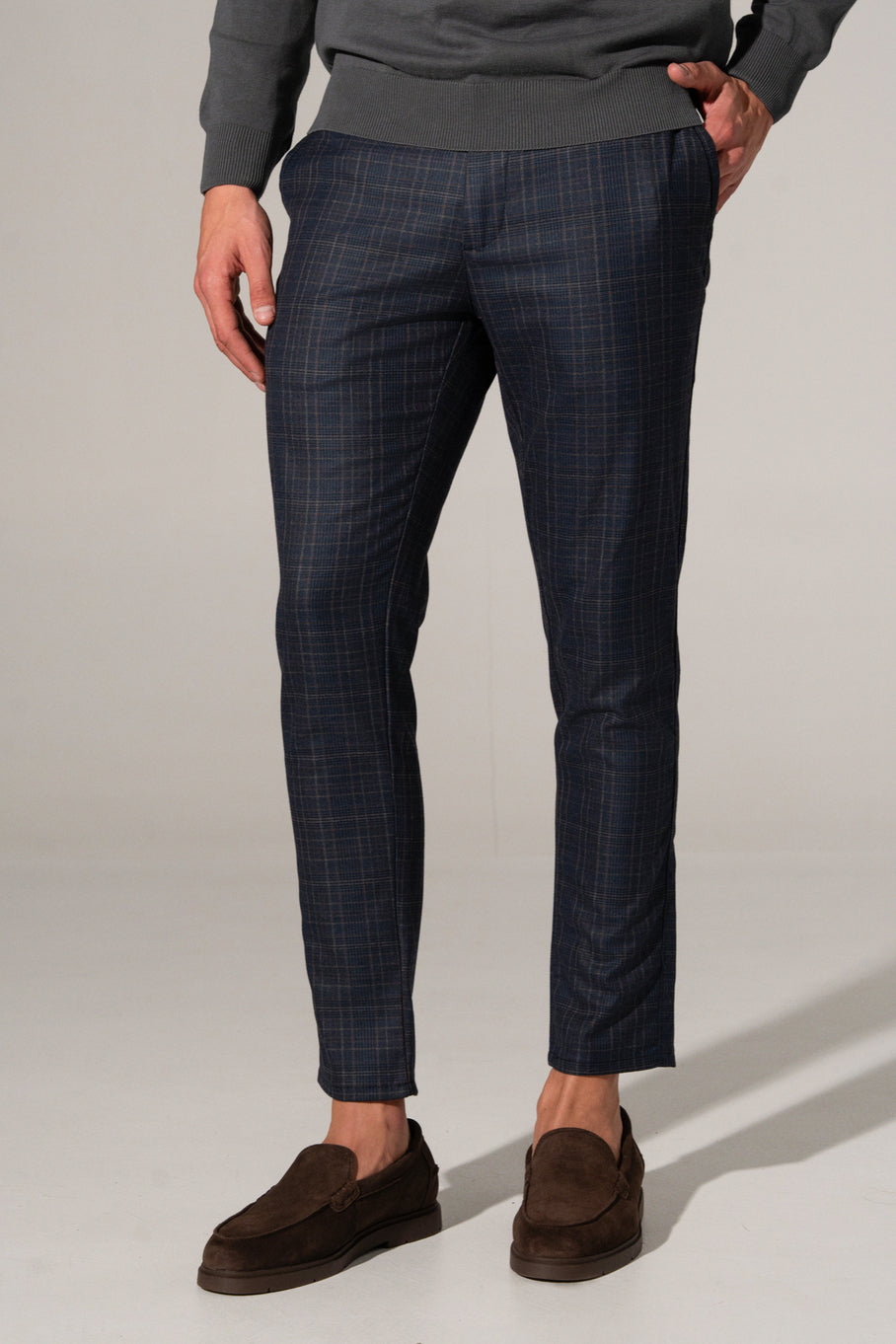 Muške pantalone karo kraći model