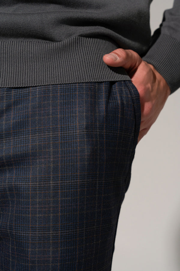 Muške pantalone karo kraći model