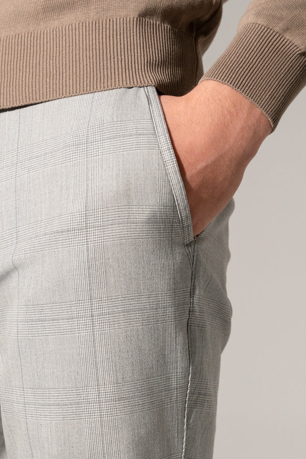 Muške pantalone sivi karo kraći model